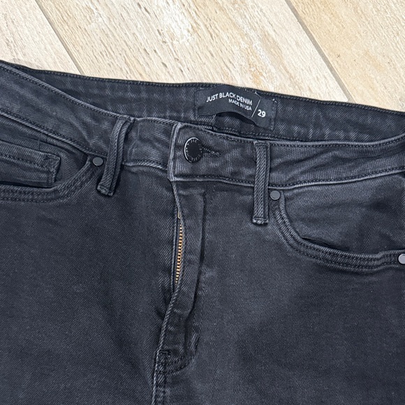 Just Black Denim Black Distressed Women's Jeans size 29 Preloved - Picture 2 of 5